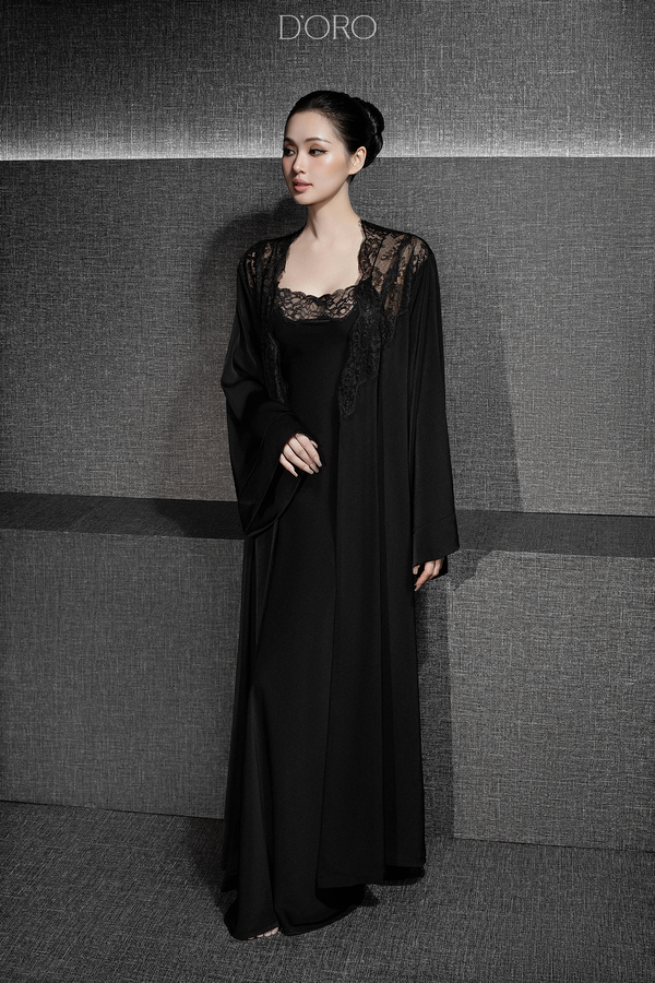 BLACK LEA LACE-TRIMMED LONG ROBE