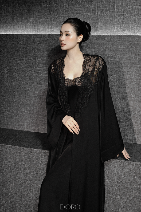 BLACK LEA LACE-TRIMMED LONG ROBE